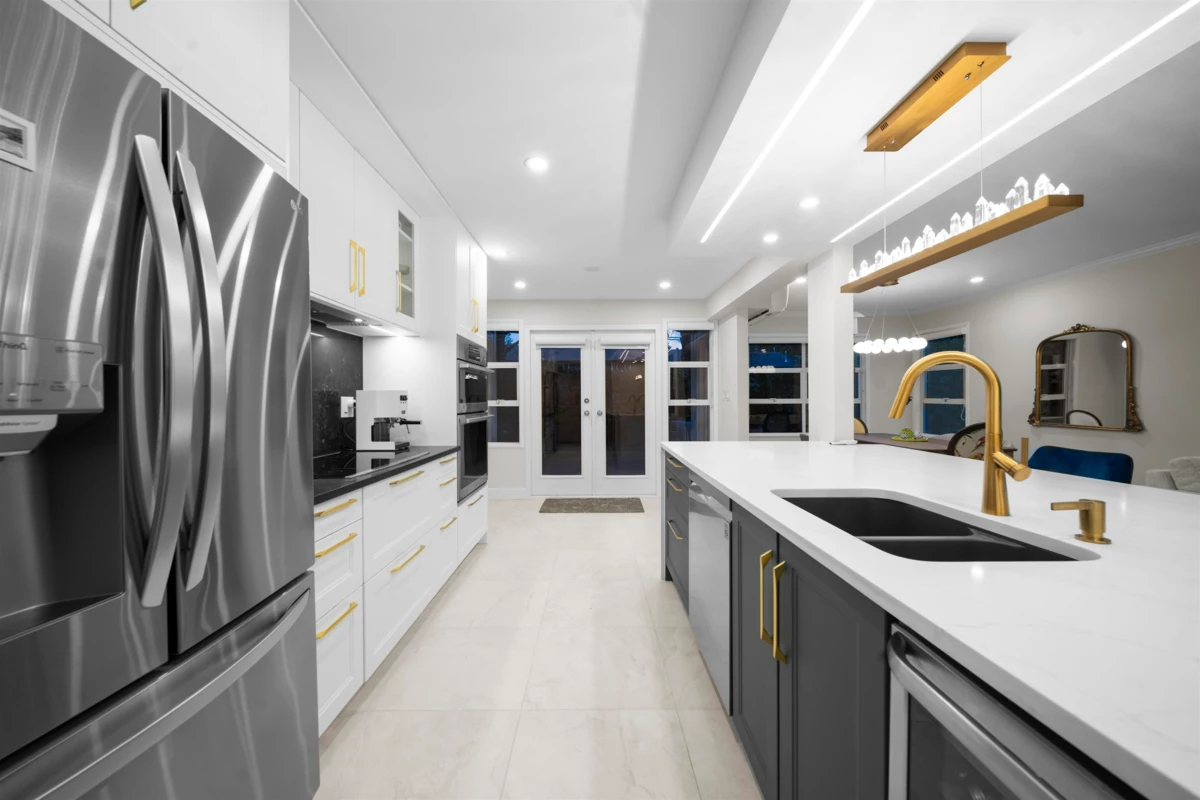 Walk-In Closet Photo of 103 3399 Capilano Crescent, North Vancouver, BC