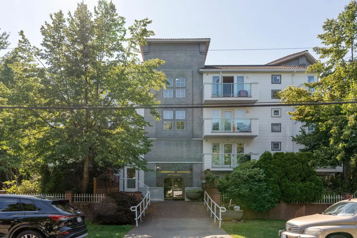 Mudroom Photo of 402 2983 Cambridge Street, Port Coquitlam, BC