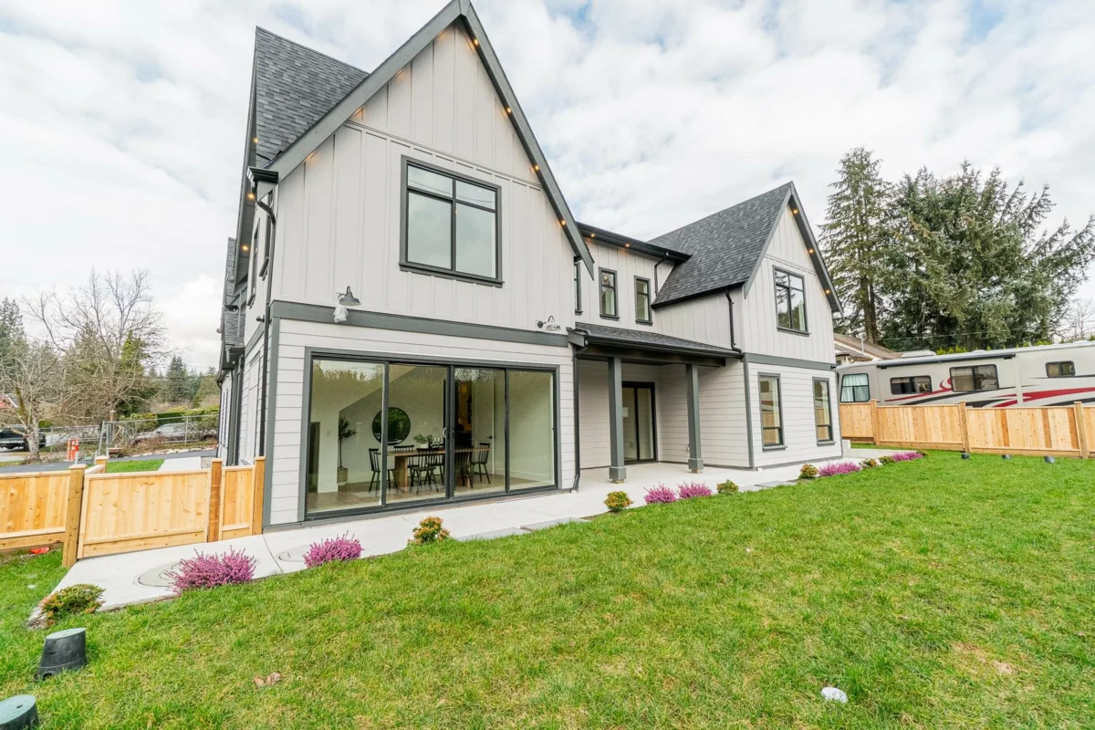 Living Room Photo of 12018 261 Street, Maple Ridge, BC