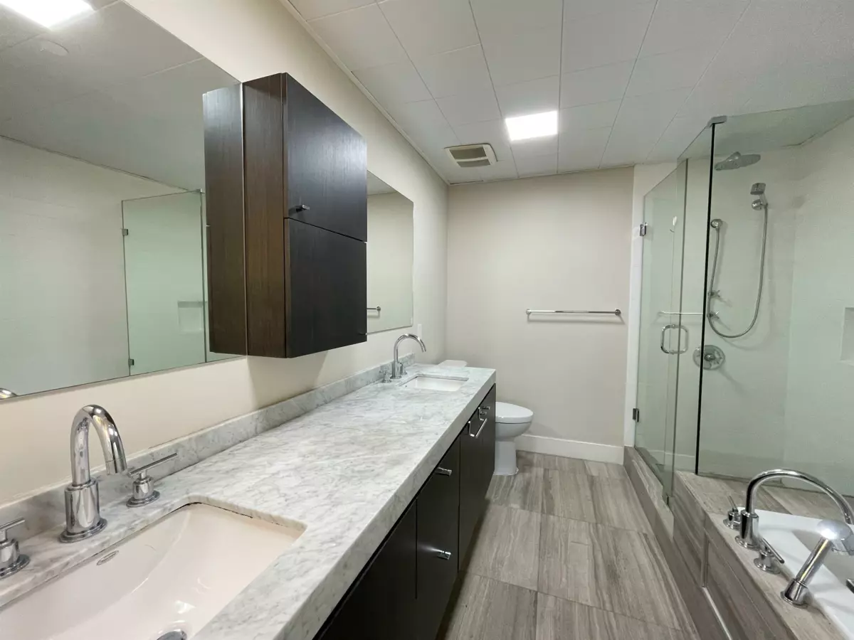 Dining Area Photo of 100 888 Arthur Erickson Place, West Vancouver, BC