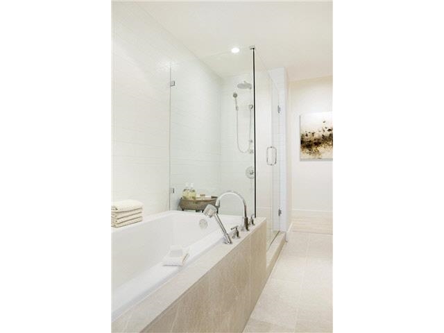 Living Room Photo of 100 888 Arthur Erickson Place, West Vancouver, BC