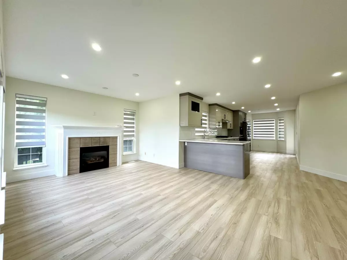 Dining Area Photo of 35921 Stoneridge Place, Abbotsford, BC