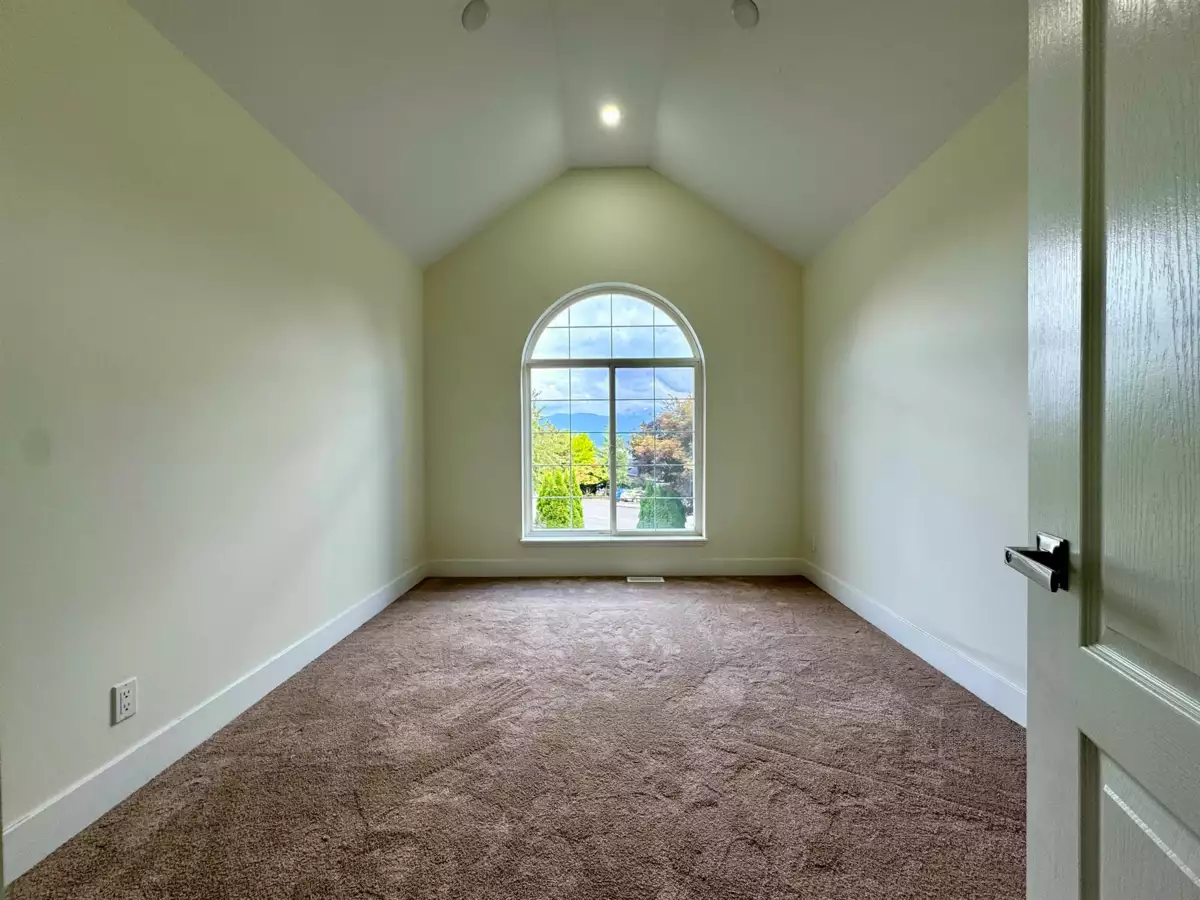 Living Room Photo of 35921 Stoneridge Place, Abbotsford, BC
