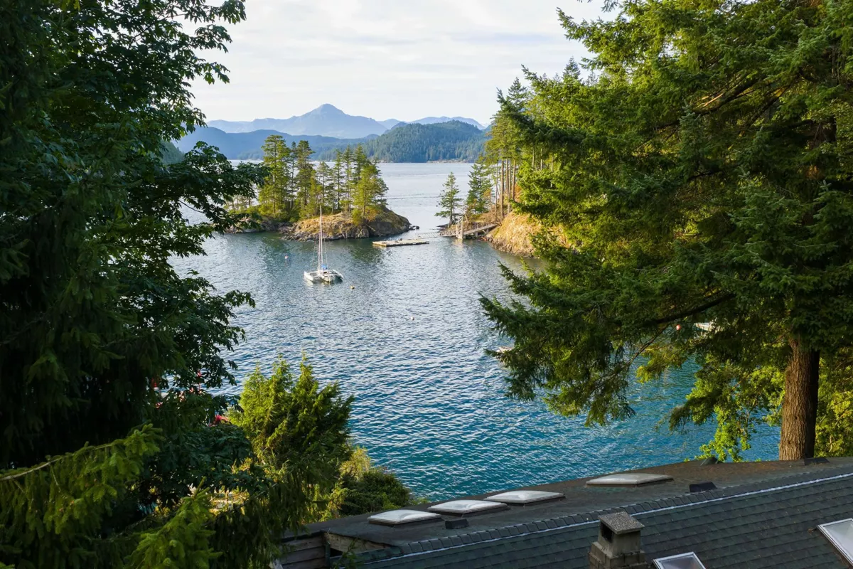 Breakfast Nook Photo of 1558 Mount Gardner Road, Bowen Island, BC