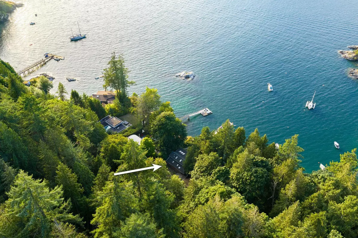 Front Yard Photo of 1558 Mount Gardner Road, Bowen Island, BC