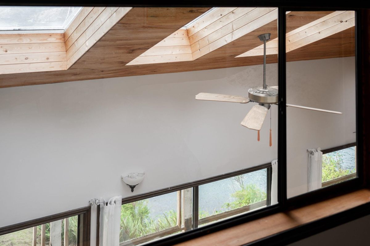 Powder Room Photo of 1558 Mount Gardner Road, Bowen Island, BC