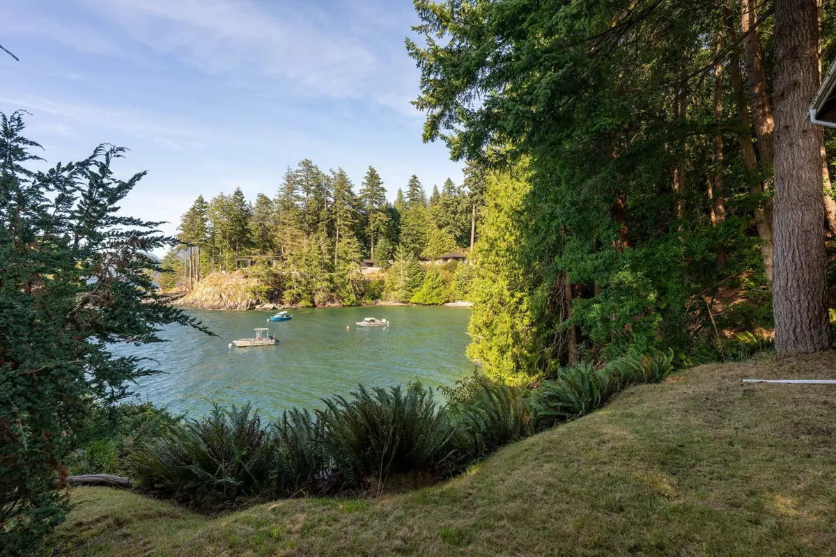 Walk-In Closet Photo of 1558 Mount Gardner Road, Bowen Island, BC