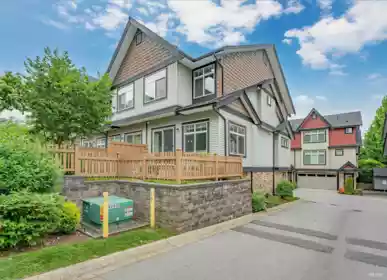 Backyard Photo of 76 6299 144 Street, Surrey, BC