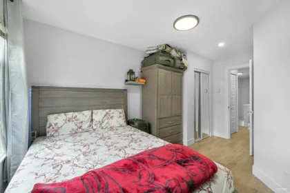 Hallway Photo of 76 6299 144 Street, Surrey, BC