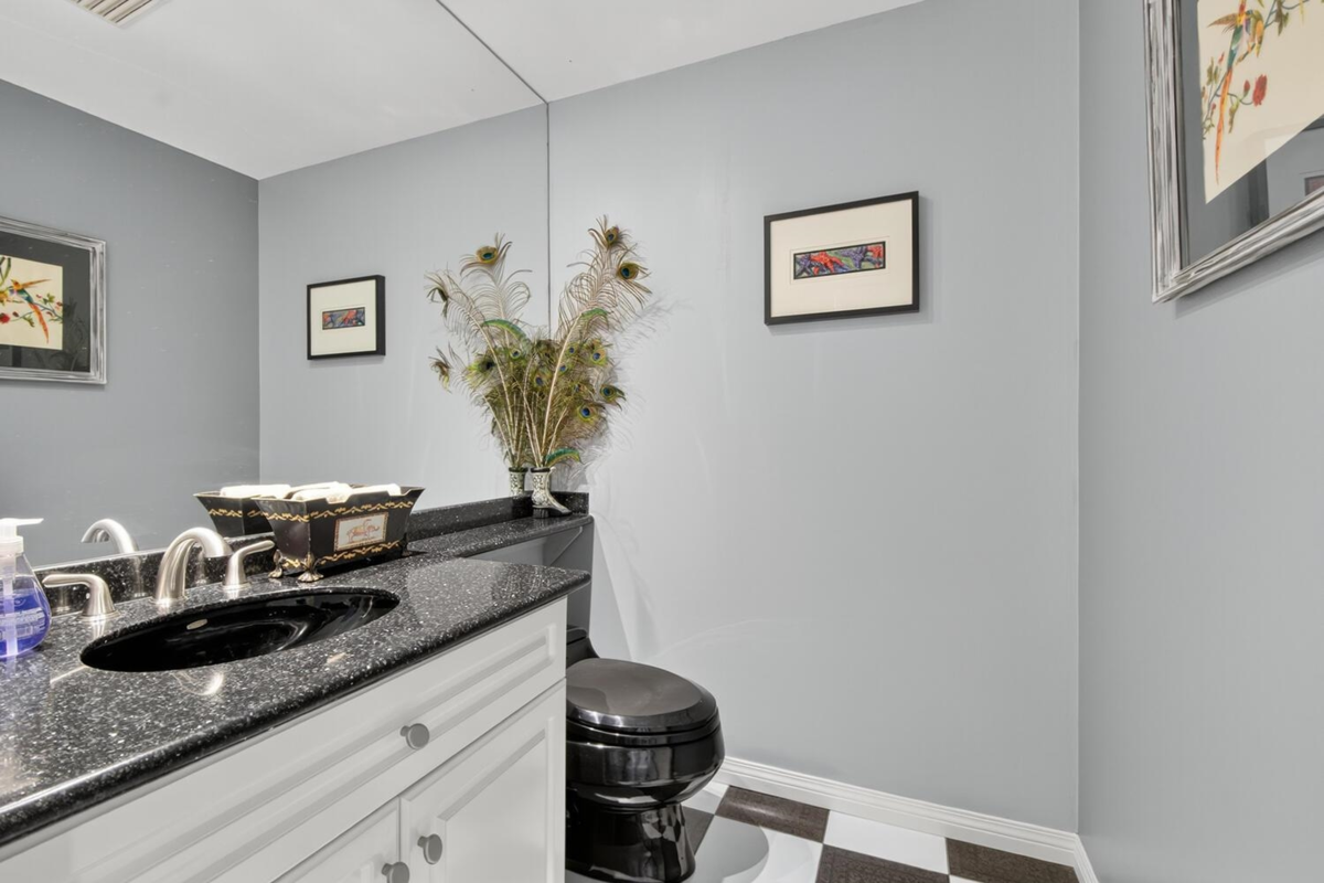 Basement Recreation Room Photo of 402 15050 Prospect Avenue, White Rock, BC