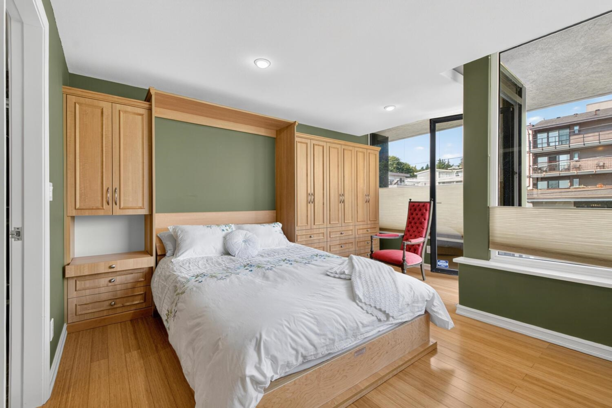 Bedroom 4 Photo of 402 15050 Prospect Avenue, White Rock, BC