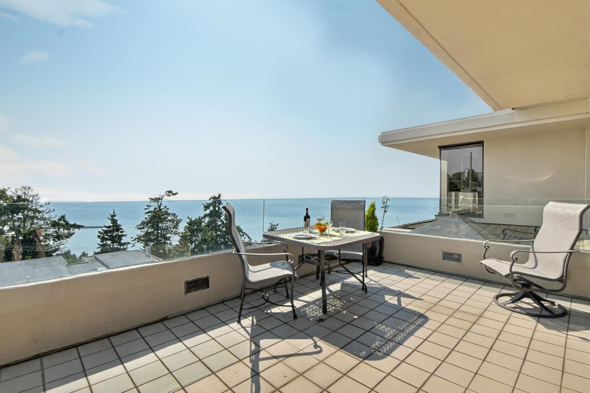 Exterior Rear Photo of 402 15050 Prospect Avenue, White Rock, BC