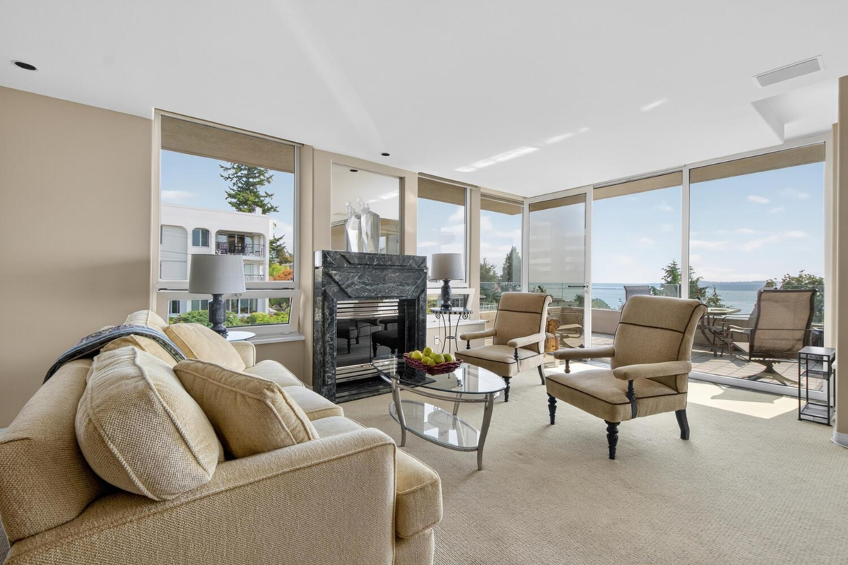 Family Room Photo of 402 15050 Prospect Avenue, White Rock, BC