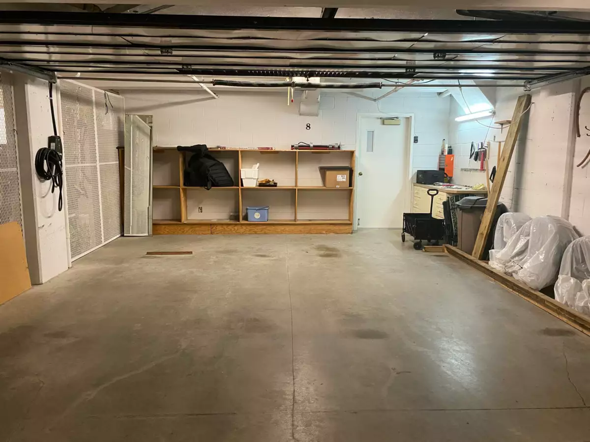 Front Yard Photo of 402 15050 Prospect Avenue, White Rock, BC