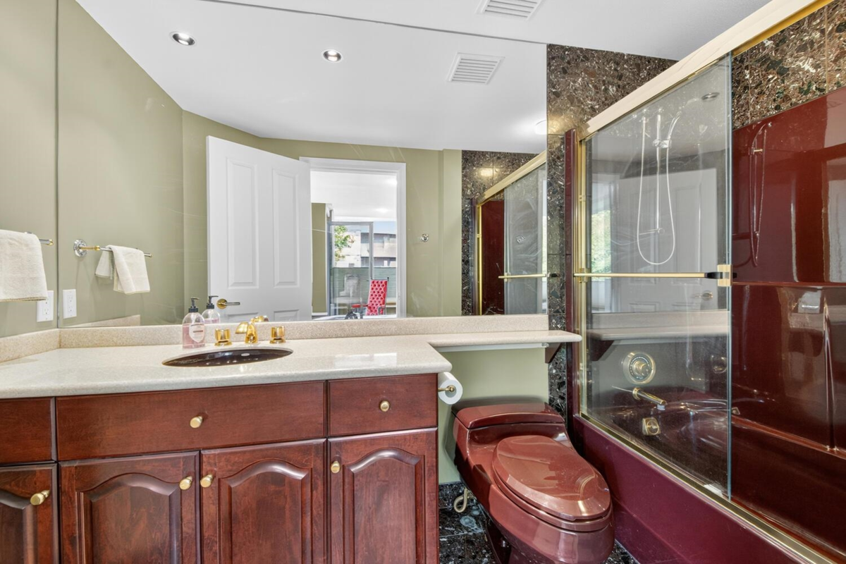 Loft / Bonus Room Photo of 402 15050 Prospect Avenue, White Rock, BC