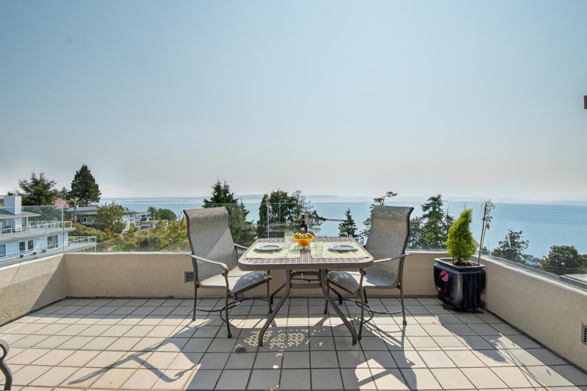 Outdoor Patio Photo of 402 15050 Prospect Avenue, White Rock, BC