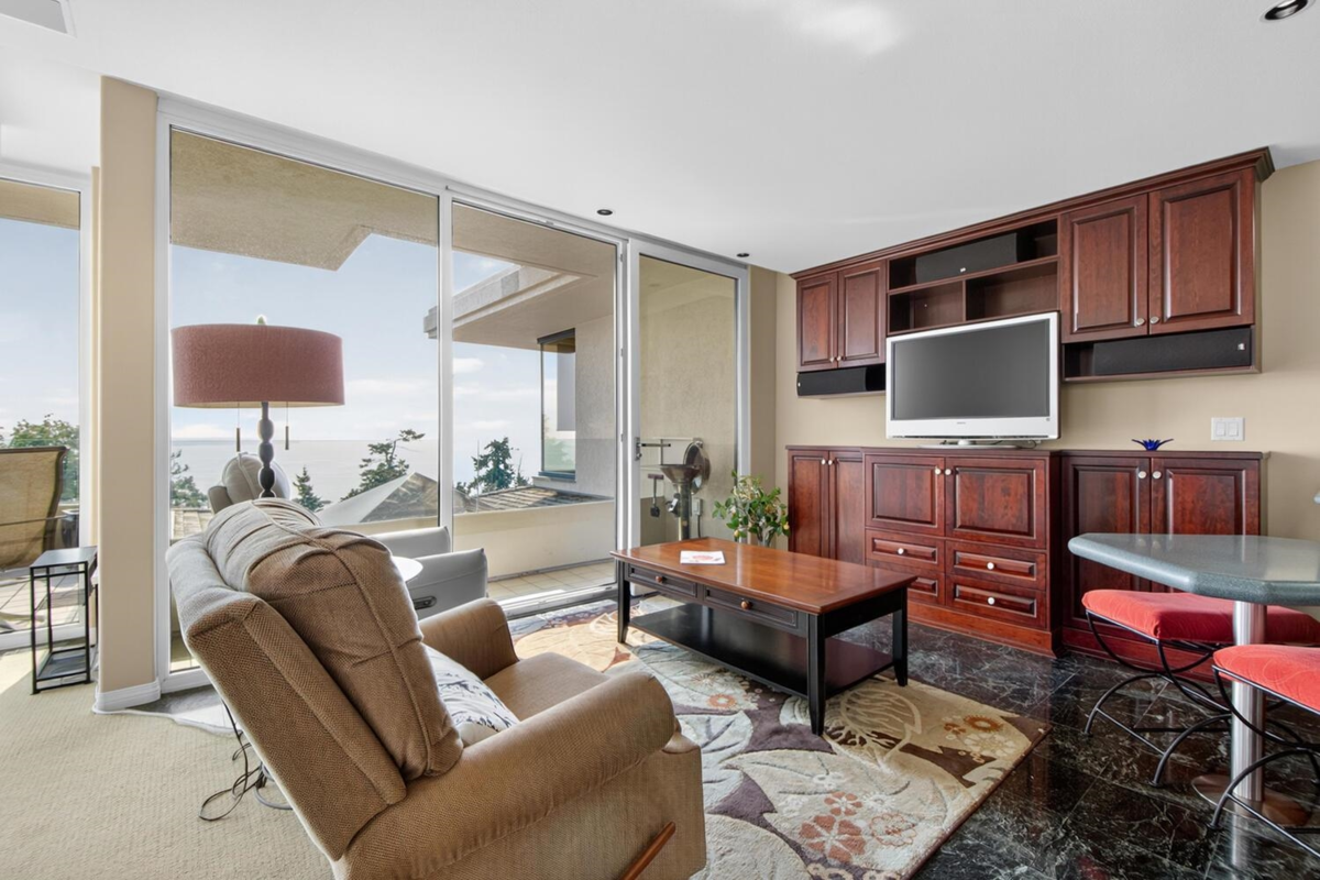 Pantry Photo of 402 15050 Prospect Avenue, White Rock, BC