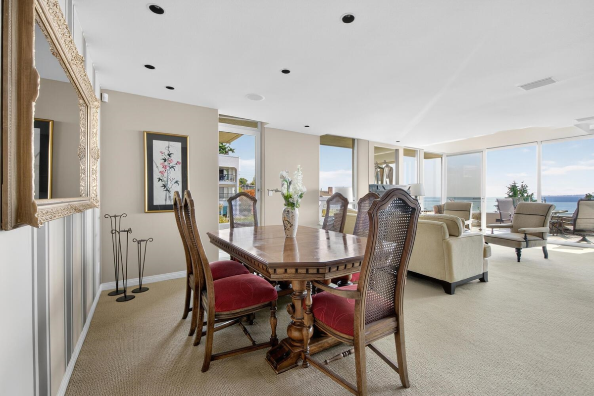 Primary Bedroom Photo of 402 15050 Prospect Avenue, White Rock, BC