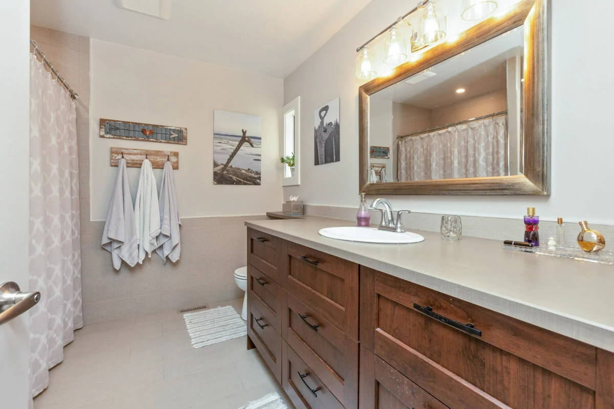 Guest Bathroom Photo of 15804 Mcbeth Road, Surrey, BC