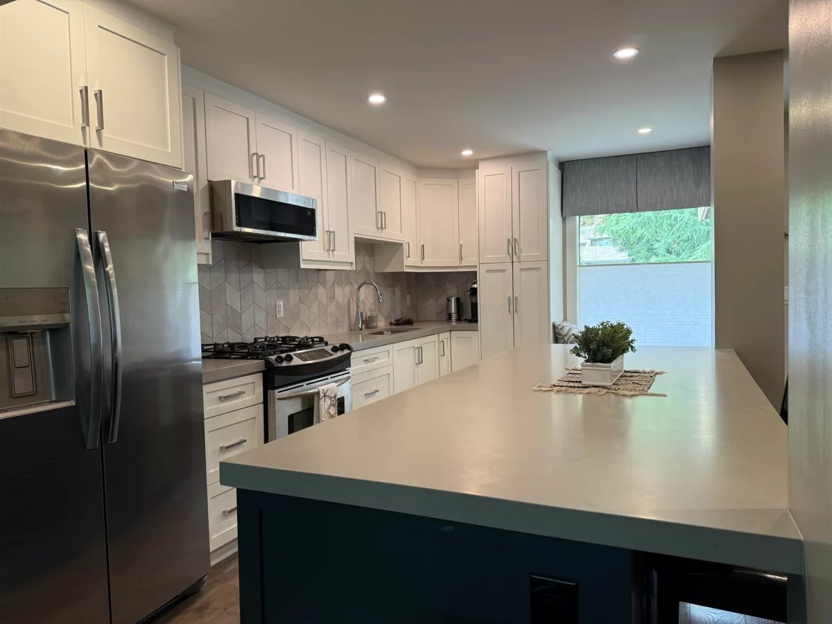 Kitchen Photo of 15804 Mcbeth Road, Surrey, BC