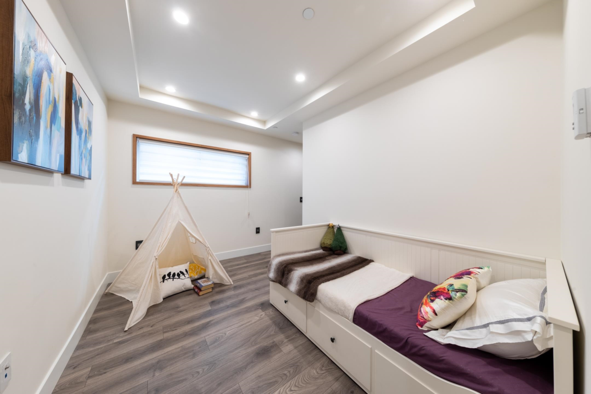 Hallway Photo of 2863 W King Edward Avenue, Vancouver, BC