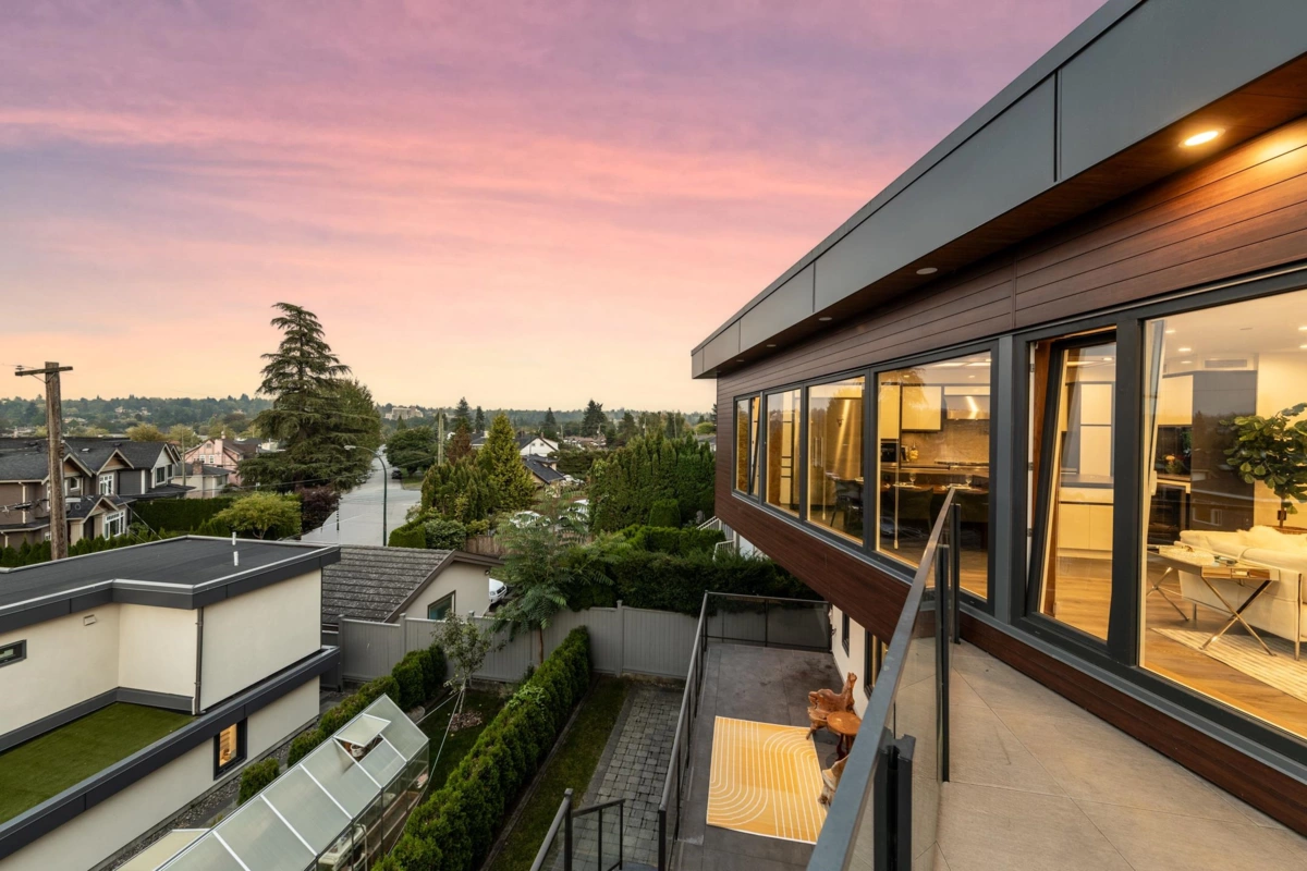 Kitchen Island Photo of 2863 W King Edward Avenue, Vancouver, BC