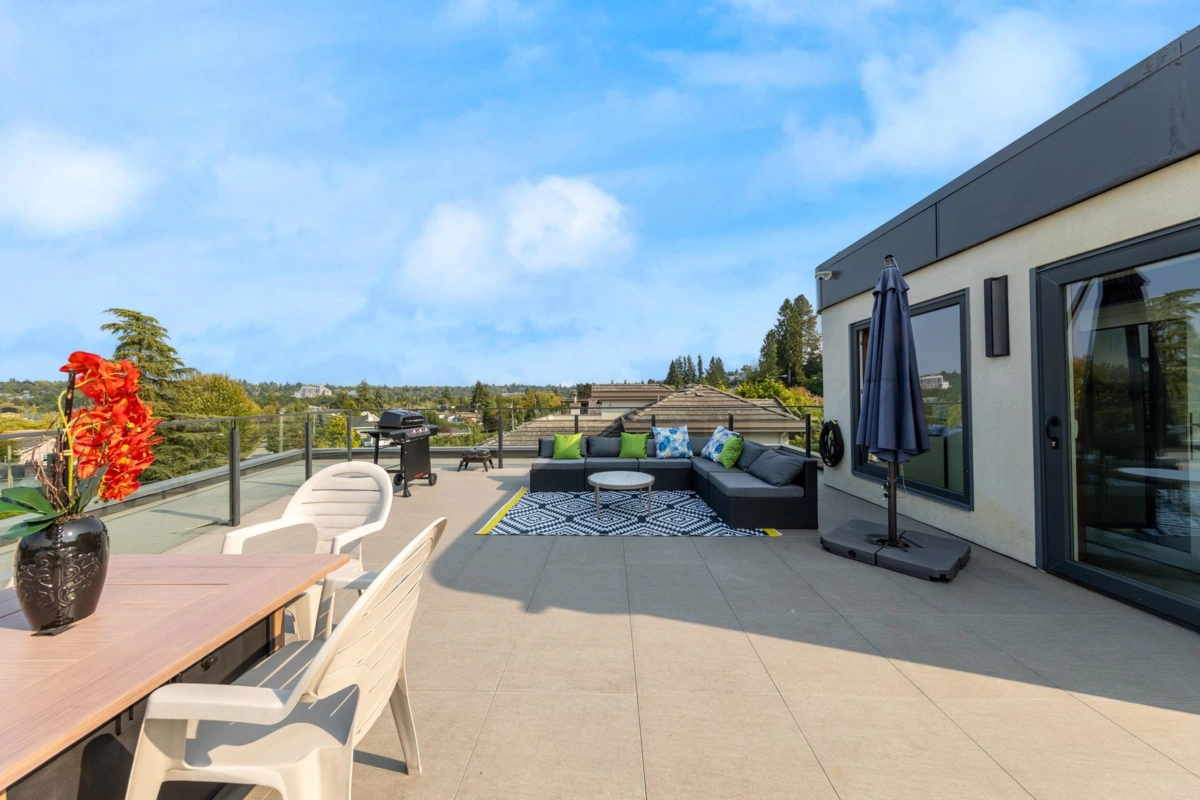 Swimming Pool Photo of 2863 W King Edward Avenue, Vancouver, BC