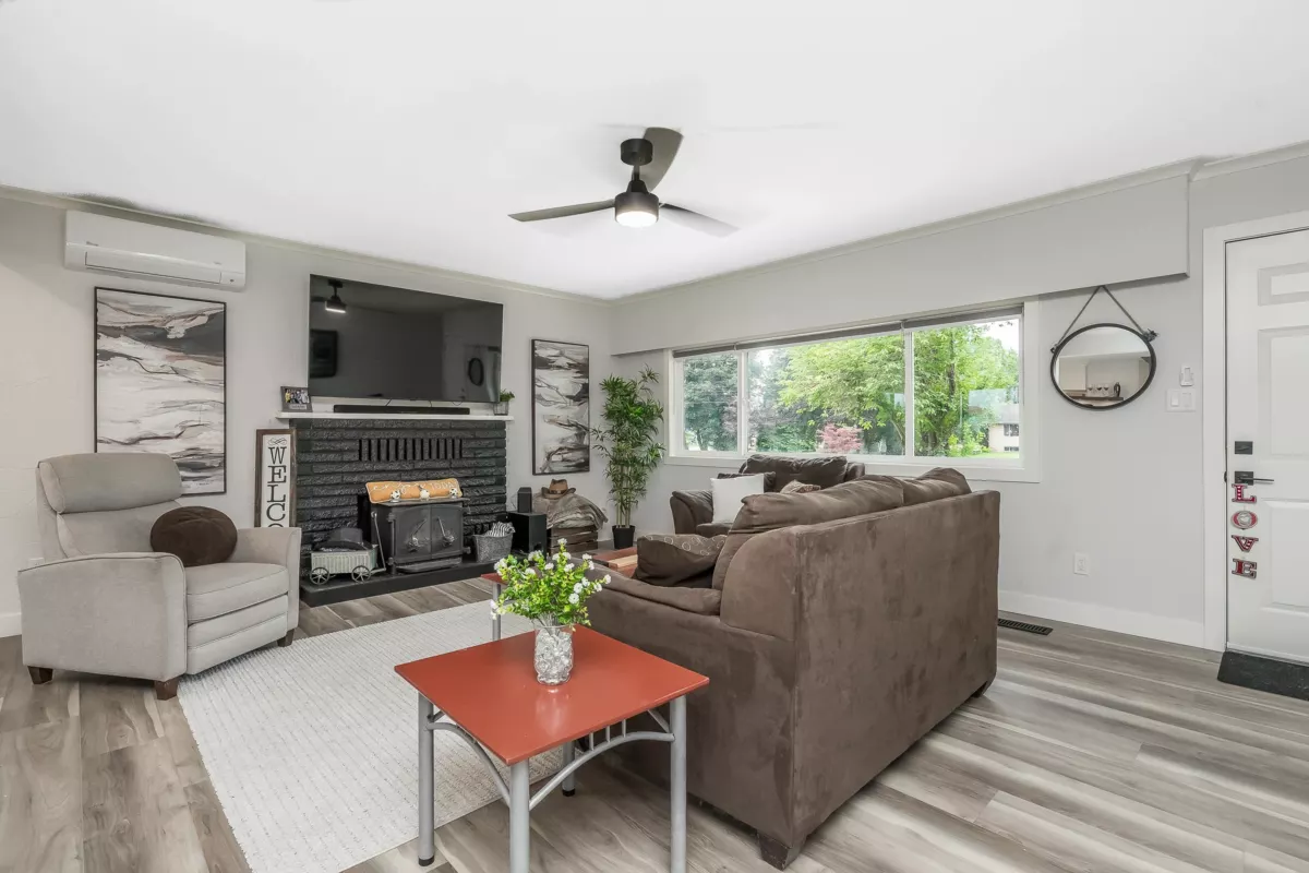 Breakfast Nook Photo of 27607 Gray Avenue, Abbotsford, BC
