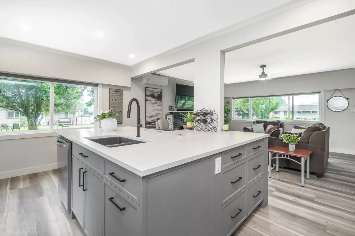 Dining Area Photo of 27607 Gray Avenue, Abbotsford, BC