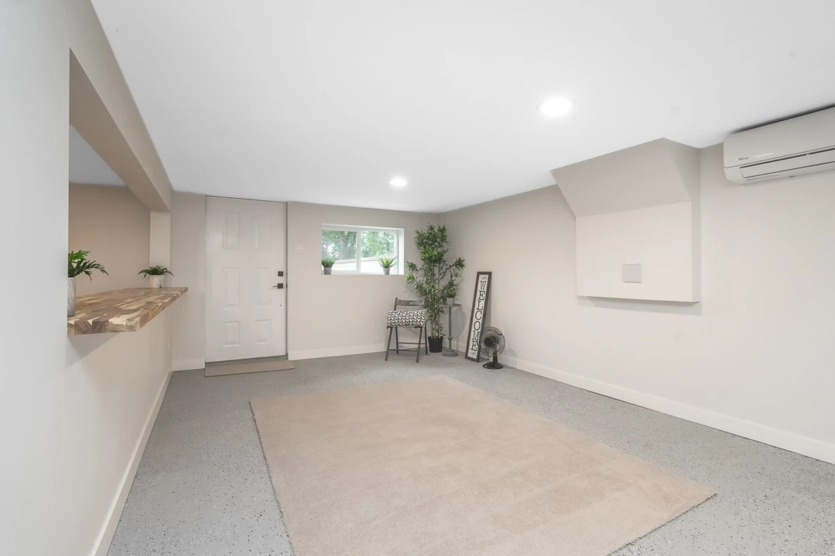 Laundry Room Photo of 27607 Gray Avenue, Abbotsford, BC