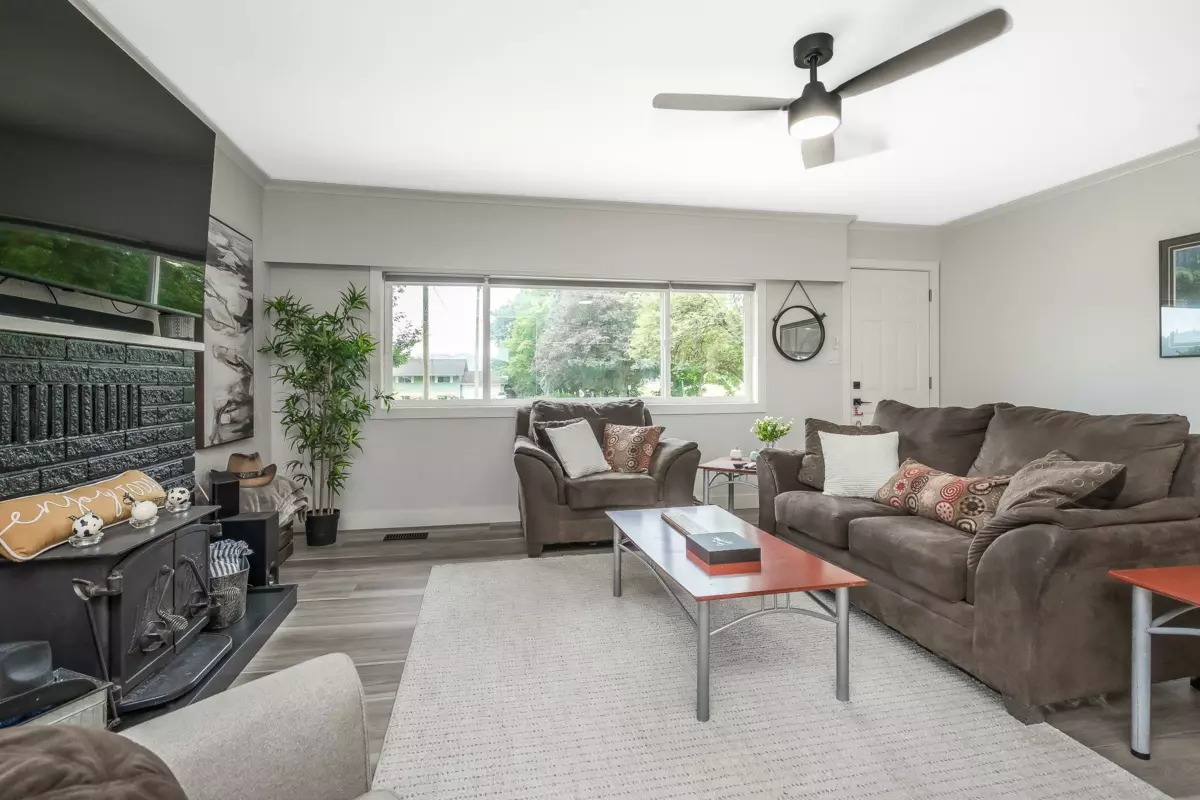 Primary Bathroom Photo of 27607 Gray Avenue, Abbotsford, BC