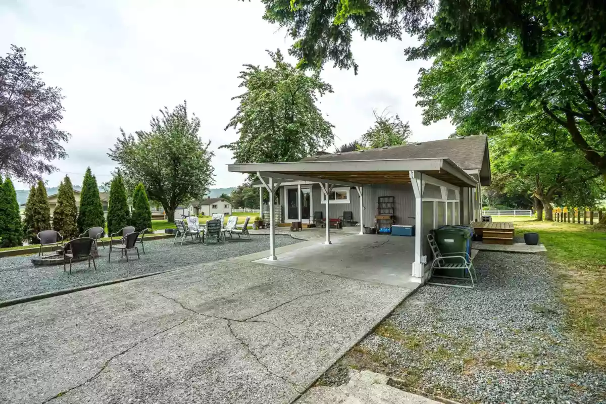 Swimming Pool Photo of 27607 Gray Avenue, Abbotsford, BC