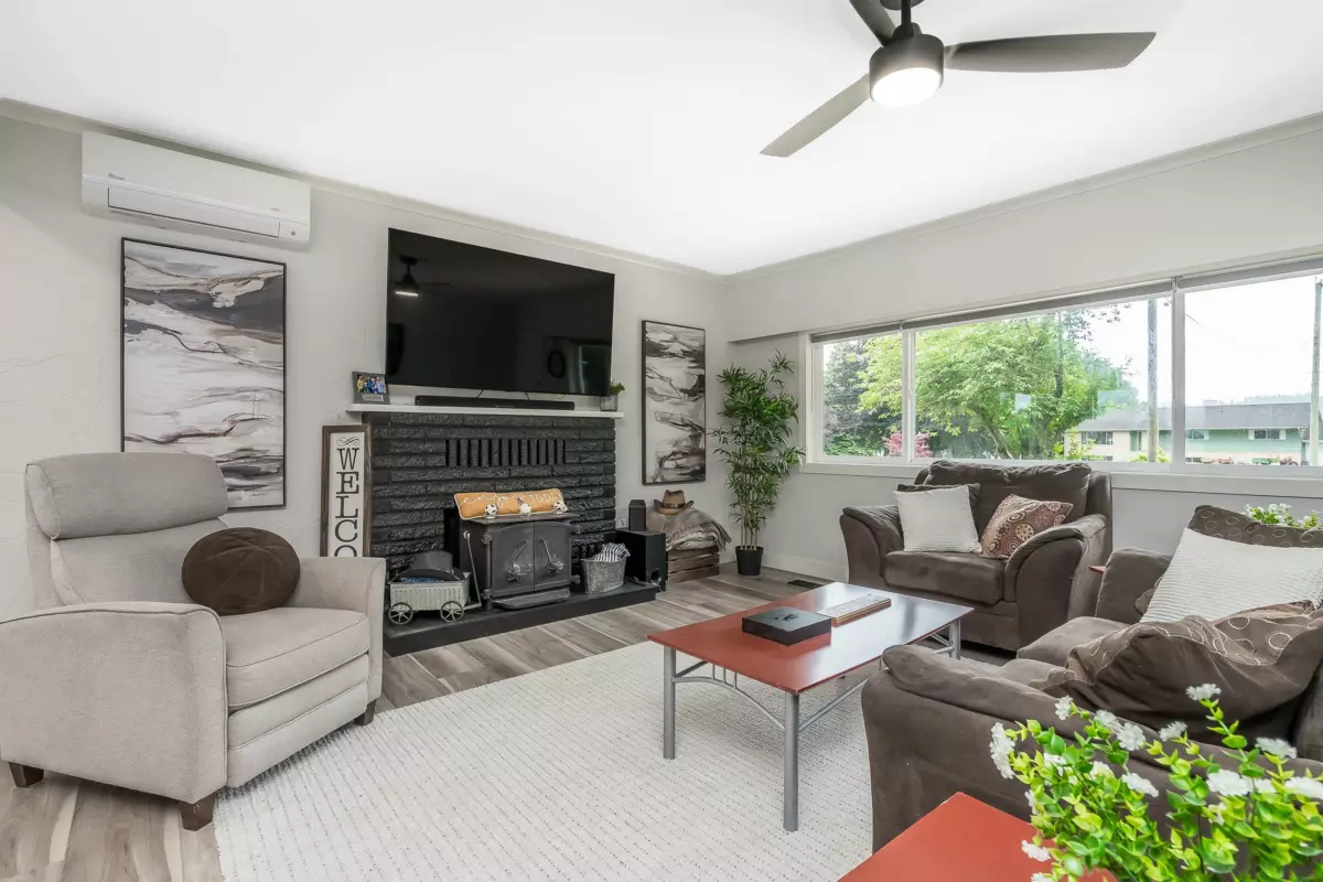 Walk-In Closet Photo of 27607 Gray Avenue, Abbotsford, BC