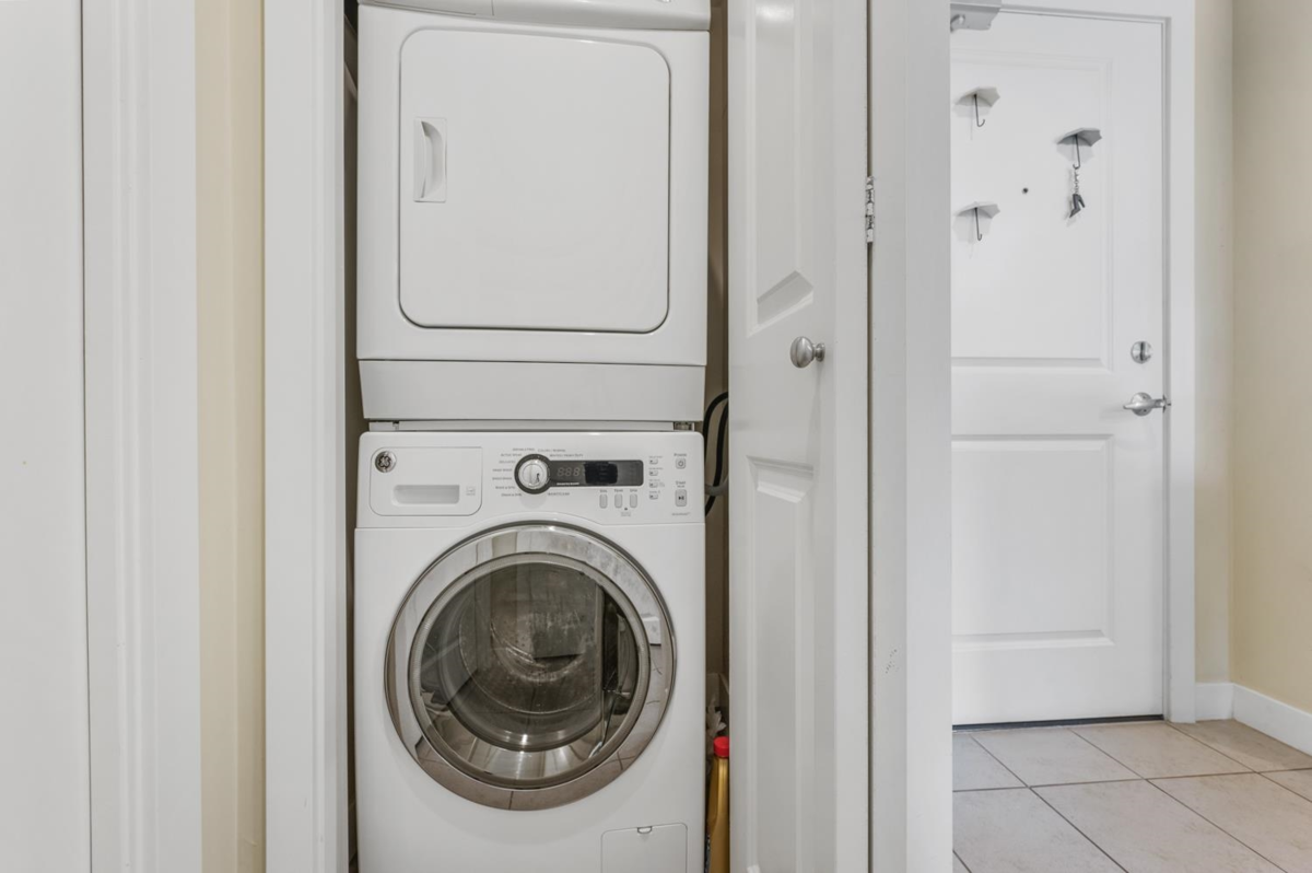 Guest Bathroom Photo of 605 9180 Hemlock Drive, Richmond, BC
