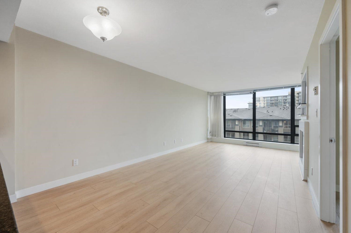 Kitchen Island Photo of 605 9180 Hemlock Drive, Richmond, BC