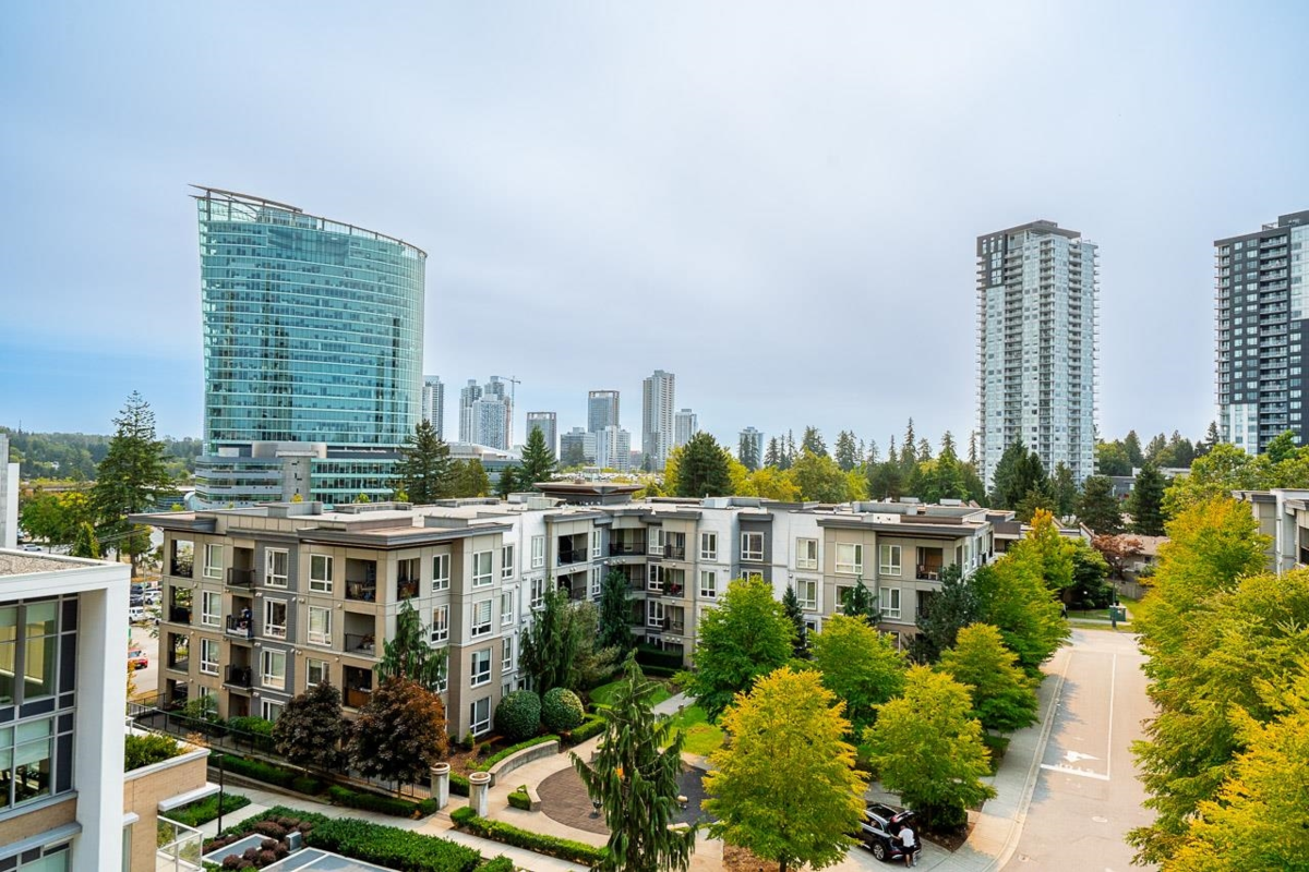 Basement Recreation Room Photo of 708 13325 102a Avenue, Surrey, BC