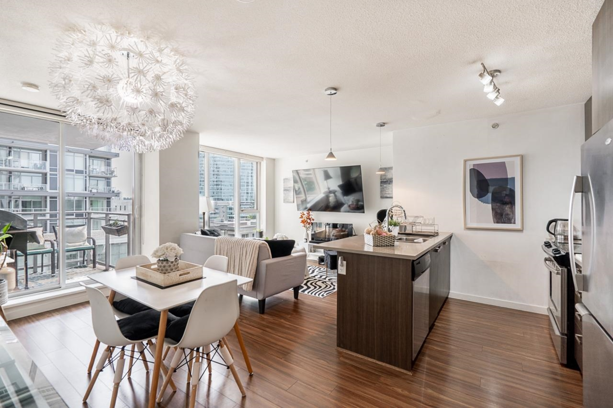 Dining Area Photo of 708 13325 102a Avenue, Surrey, BC