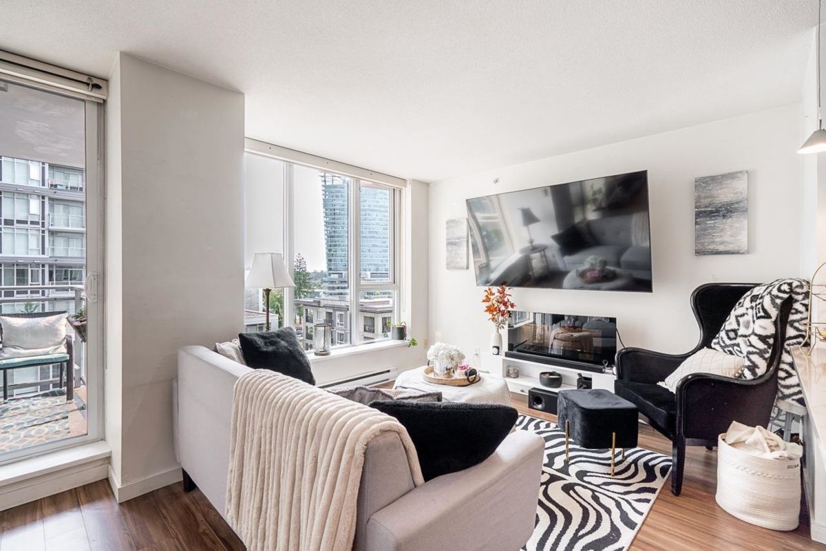 Family Room Photo of 708 13325 102a Avenue, Surrey, BC