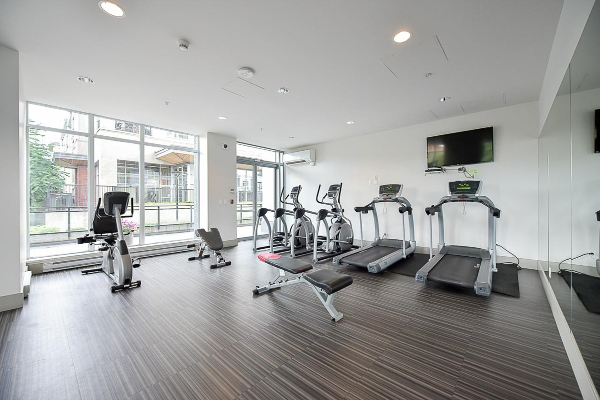 Hallway Photo of 708 13325 102a Avenue, Surrey, BC