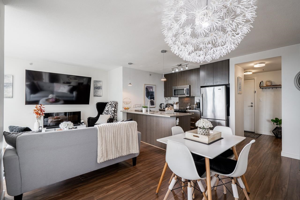 Kitchen Island Photo of 708 13325 102a Avenue, Surrey, BC
