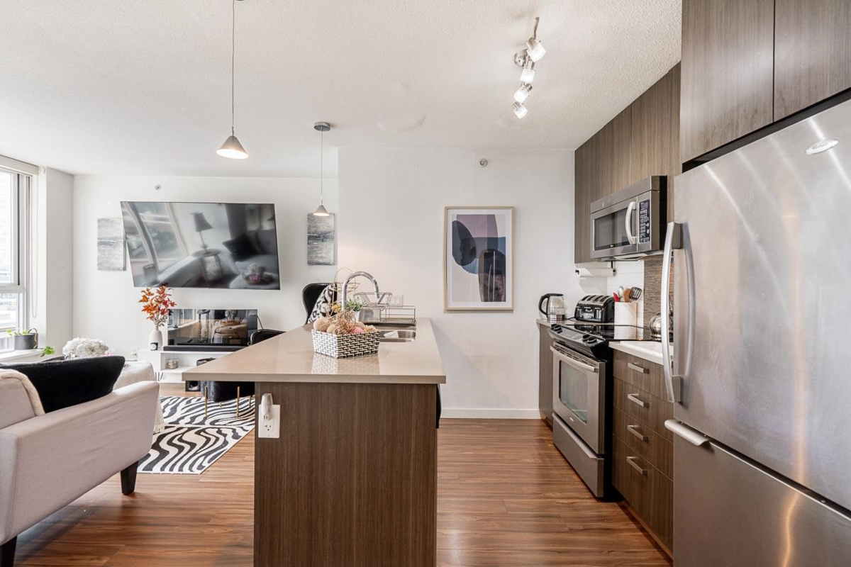 Primary Bathroom Photo of 708 13325 102a Avenue, Surrey, BC