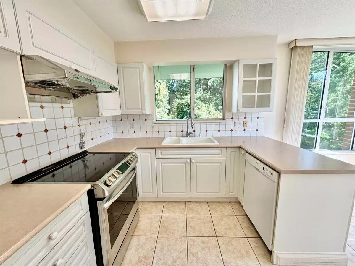 Walk-In Closet Photo of 705 5615 Hampton Place, Vancouver, BC