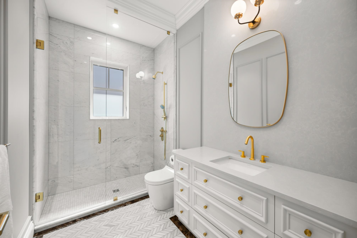 Swimming Pool Photo of 3838 W 50th Avenue, Vancouver, BC