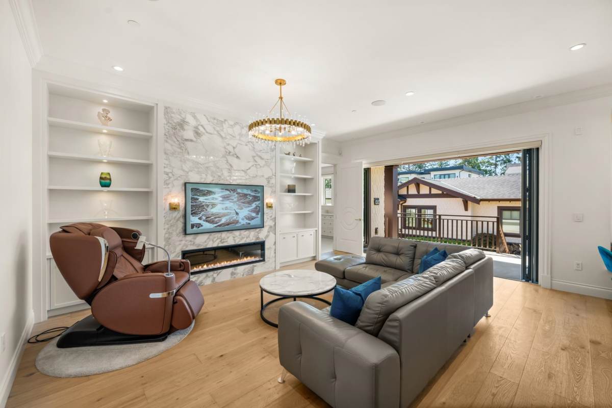 Walk-In Closet Photo of 3838 W 50th Avenue, Vancouver, BC