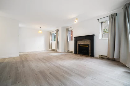205 5565 Inman Avenue, Burnaby, BC, Burnaby — Apartment/Condo for sale