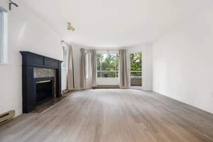 205 5565 Inman Avenue, Burnaby, BC, Burnaby — Apartment/Condo for sale