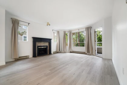 205 5565 Inman Avenue, Burnaby, BC, Burnaby — Apartment/Condo for sale