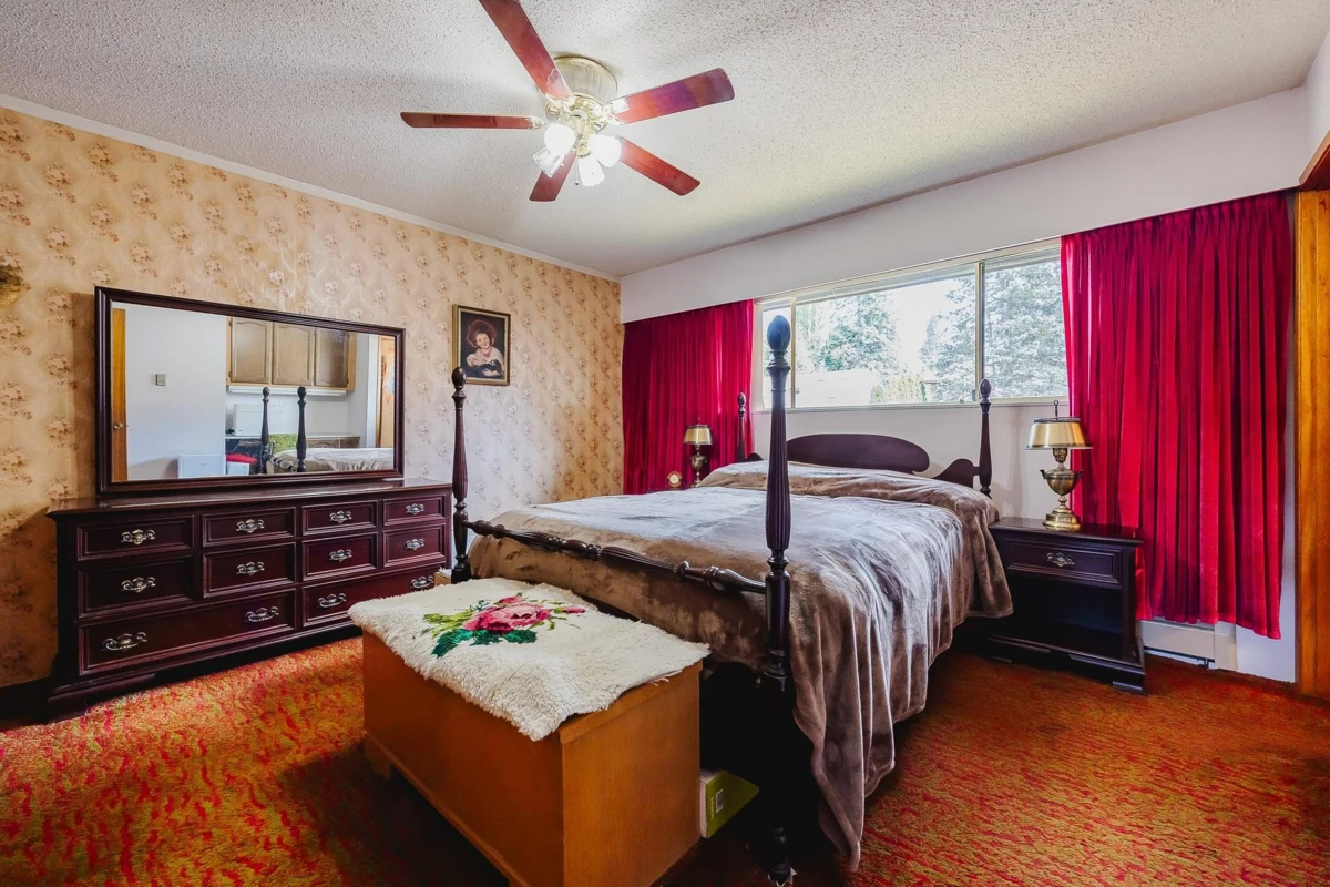 Guest Bathroom Photo of 21190 Glenwood Avenue, Maple Ridge, BC