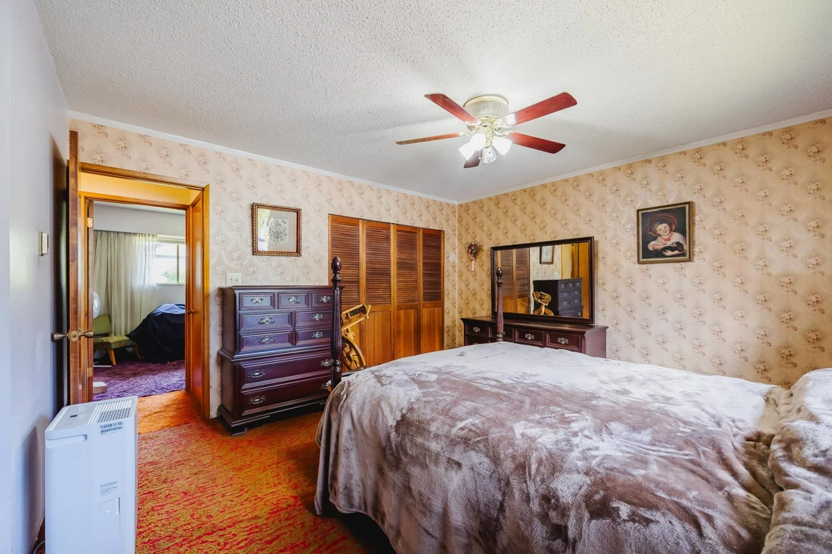 Laundry Room Photo of 21190 Glenwood Avenue, Maple Ridge, BC