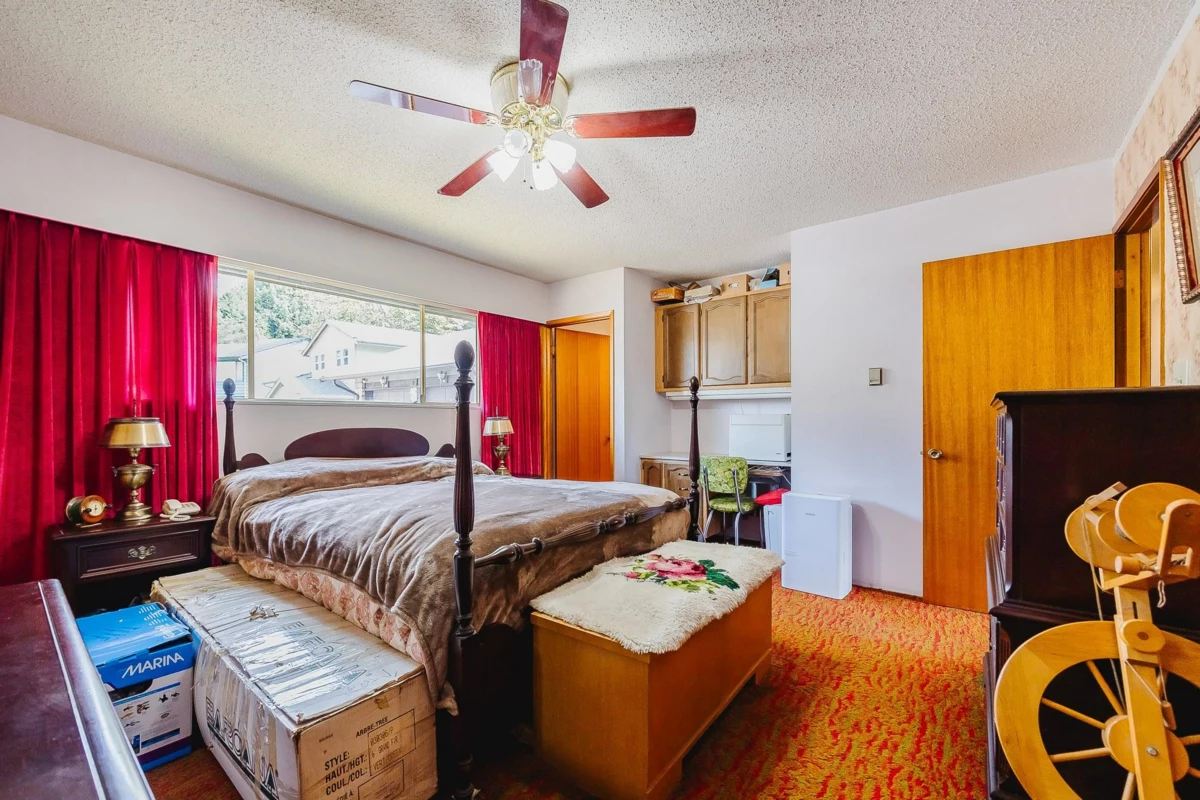 Powder Room Photo of 21190 Glenwood Avenue, Maple Ridge, BC